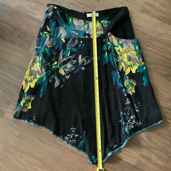 Essential asymmetrical 100% wool skirt - Picture 10 of 11